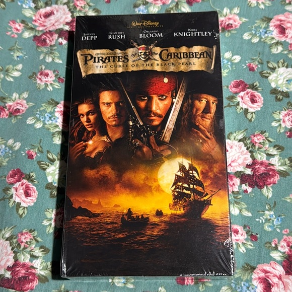 📼 Pirates of the Caribbean VHS sealed! New! Disney movie in excellent condition - Picture 1 of 5